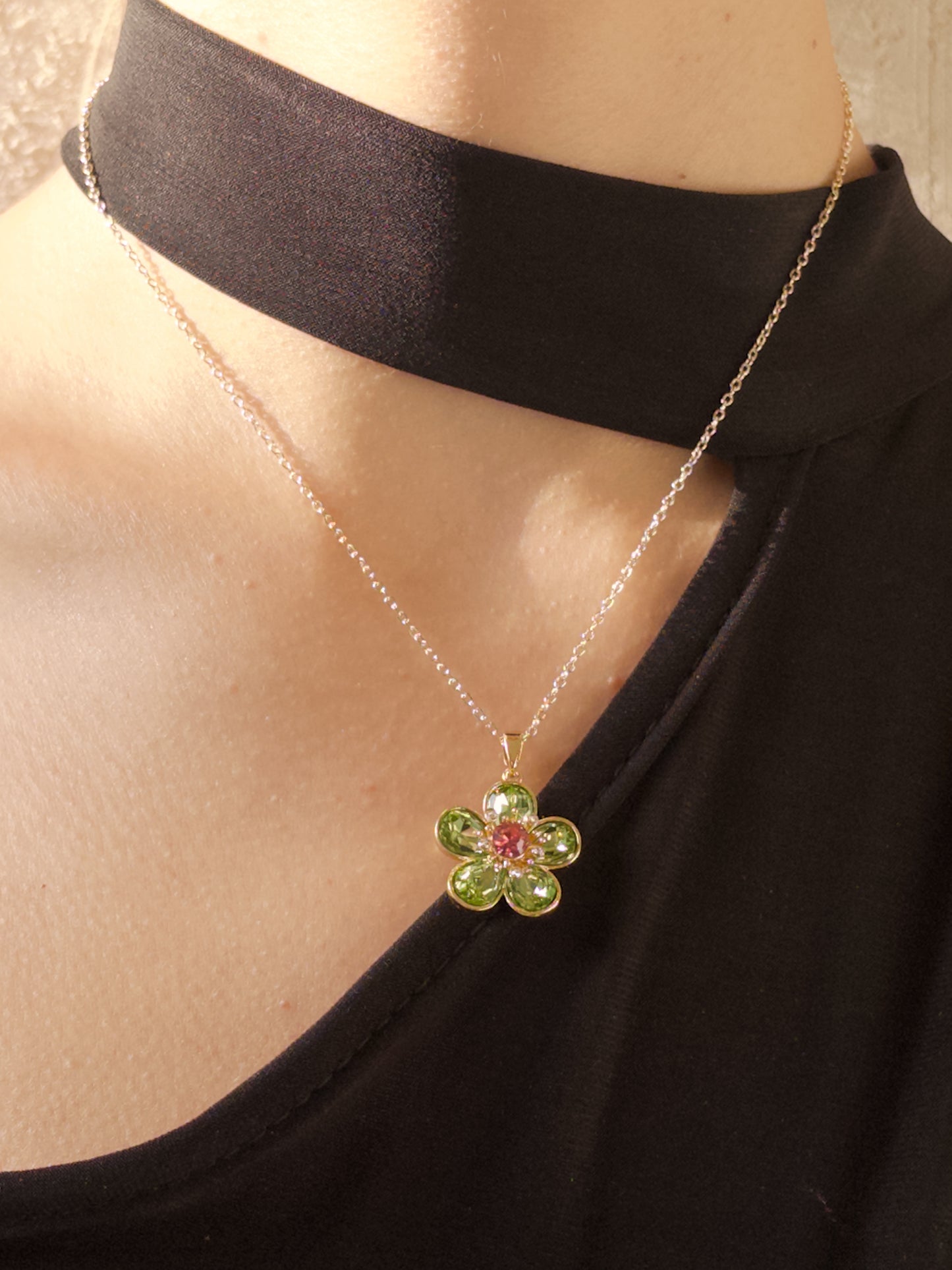 YEŞİL ÇİÇEKLİ KOLYE