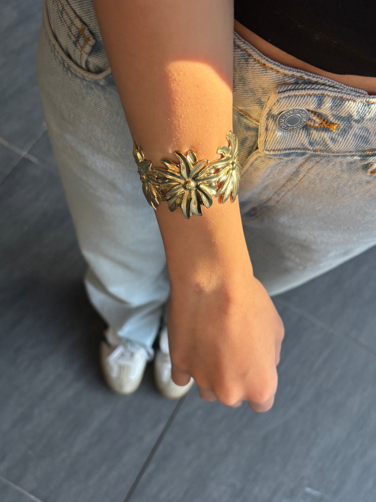 AÇIK ÇİÇEK KELEPÇE