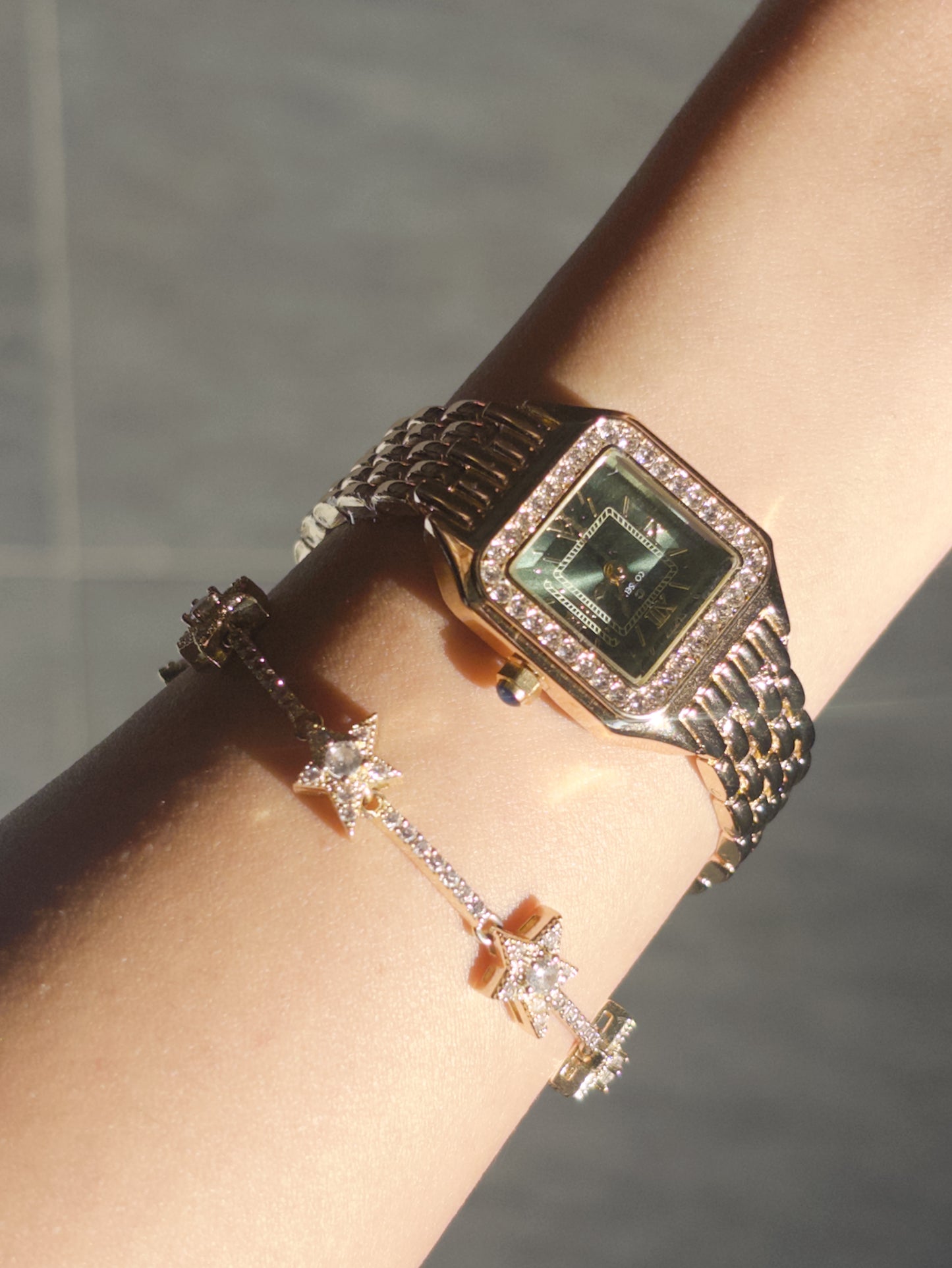 TAŞLI YEŞİL KARE KADRAN SAAT