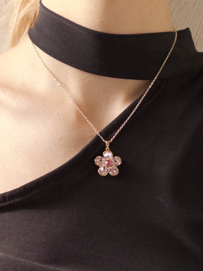 PEMBE ÇİÇEKLİ KOLYE