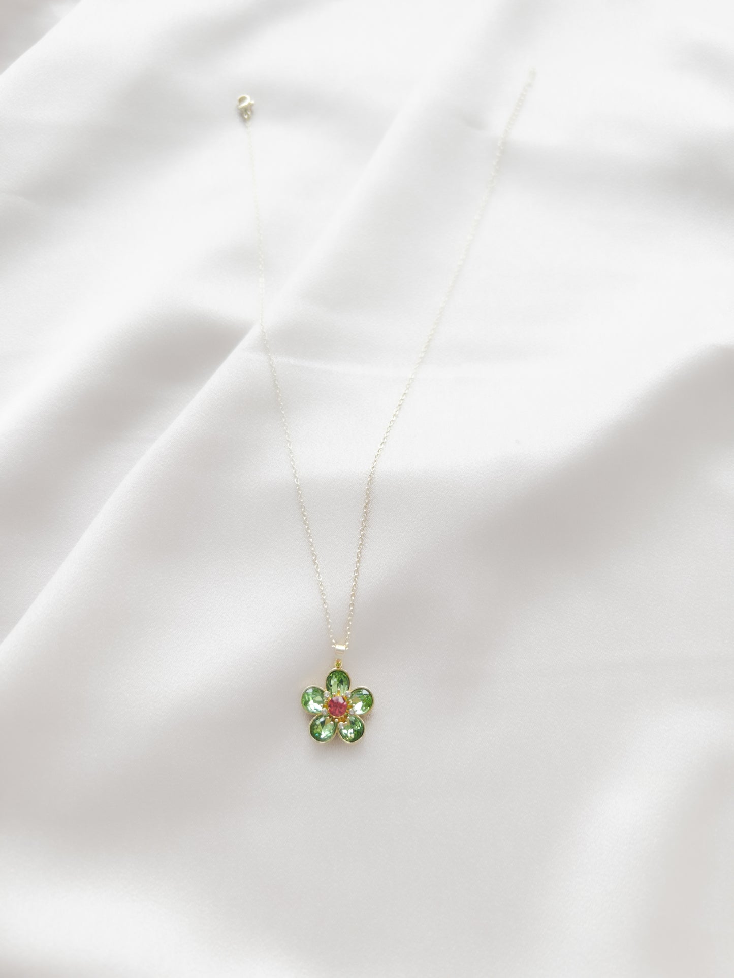 YEŞİL ÇİÇEKLİ KOLYE