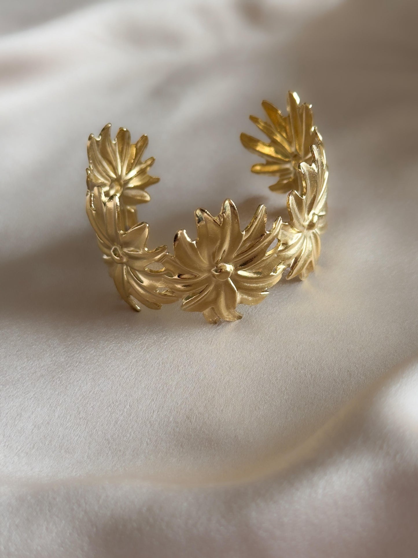 AÇIK ÇİÇEK KELEPÇE