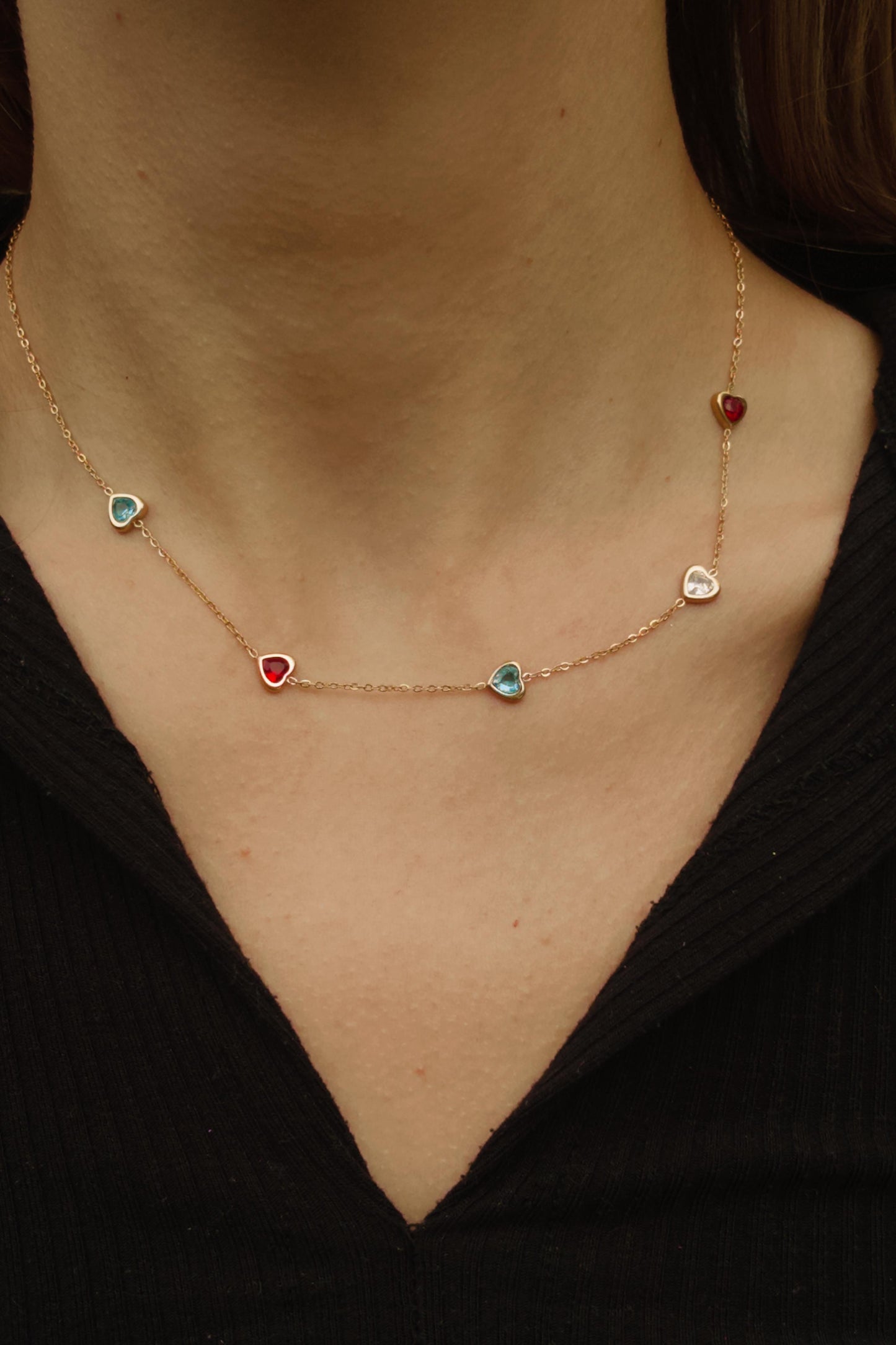 RENKLİ TAŞ KALPLİ KOLYE