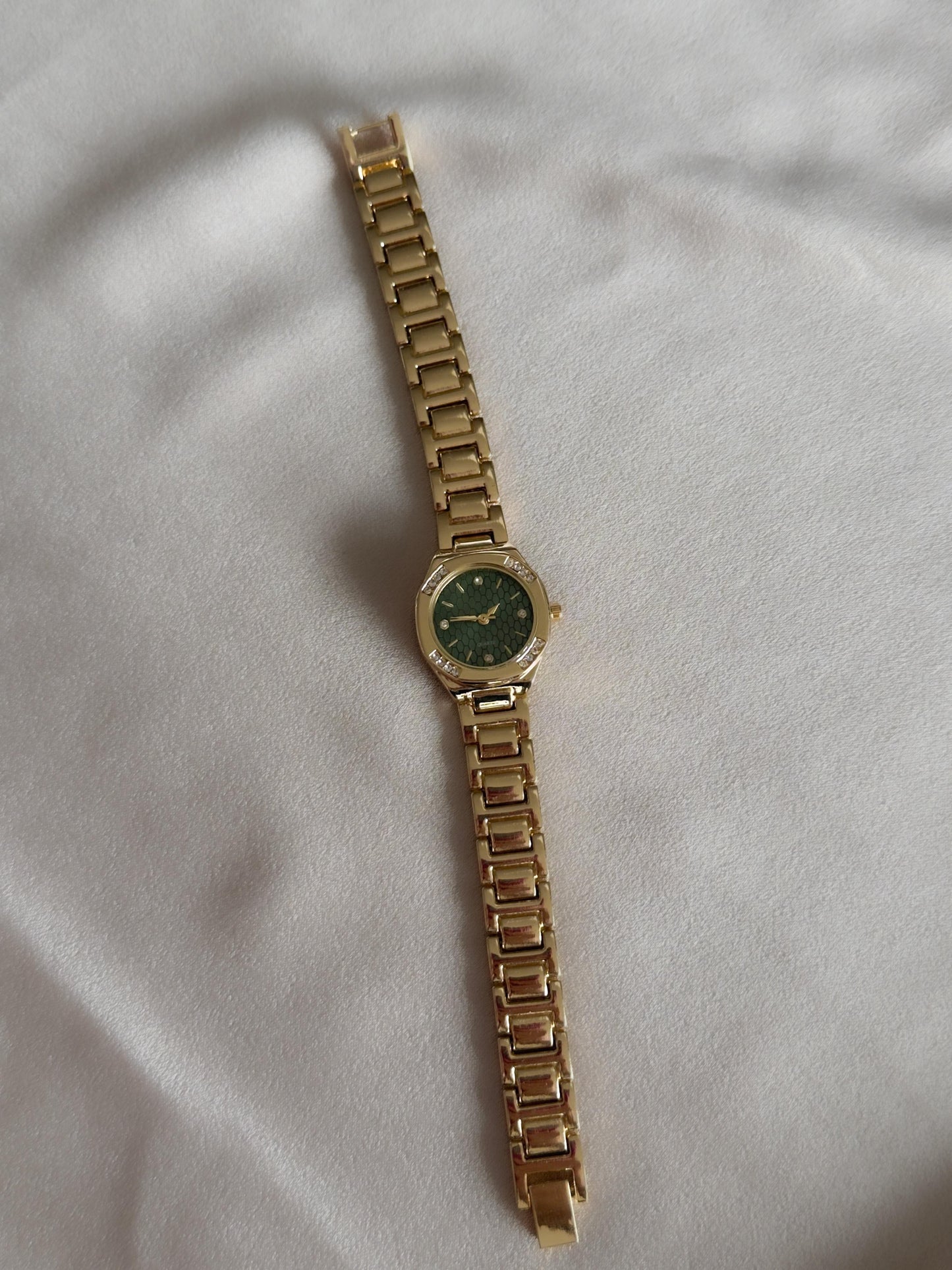 TAŞLI YEŞİL KADRAN SAAT GOLD