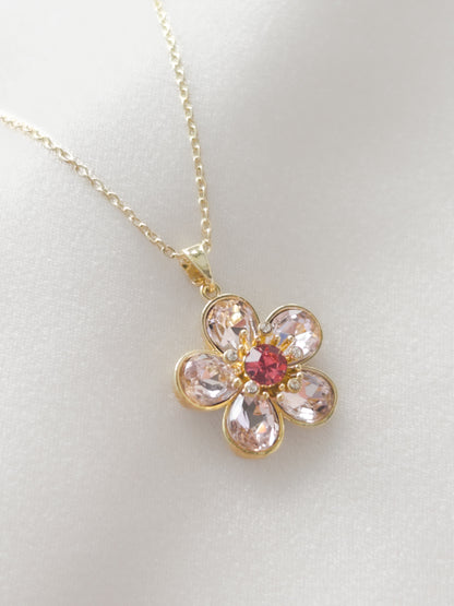 PEMBE ÇİÇEKLİ KOLYE