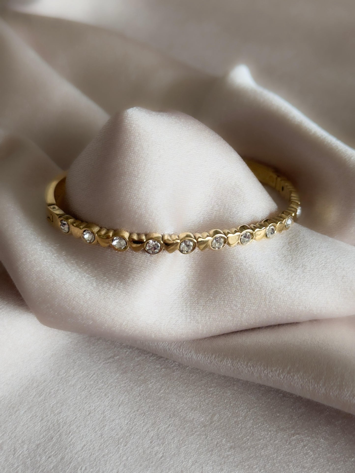 KALP YUVARLAK TAŞLI KELEPÇE