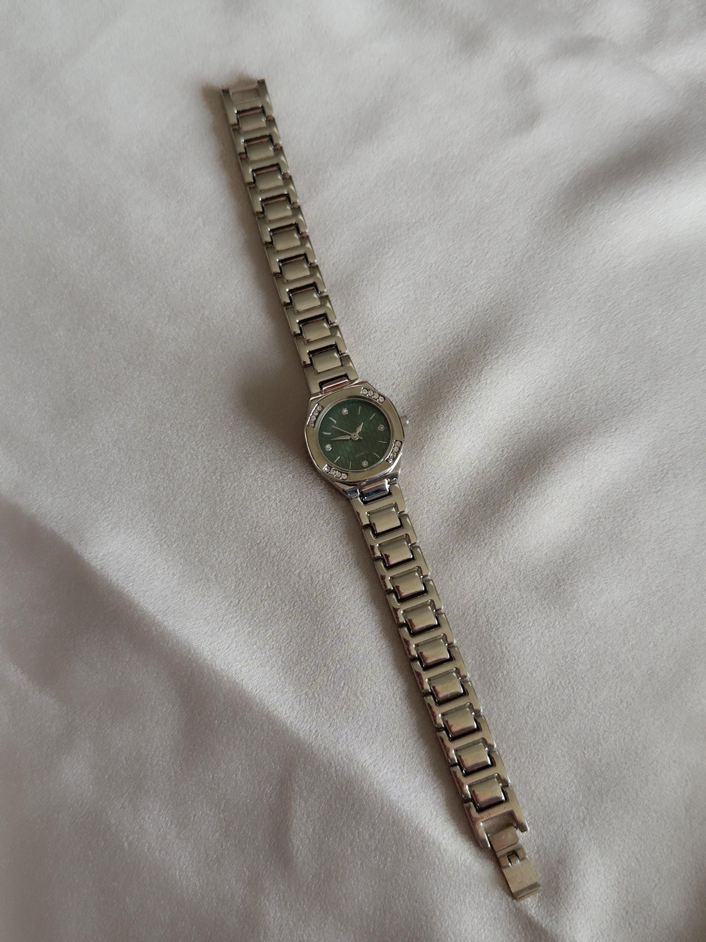 TAŞLI YEŞİL KADRAN SAAT SILVER