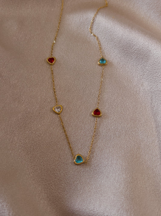 RENKLİ TAŞ KALPLİ KOLYE