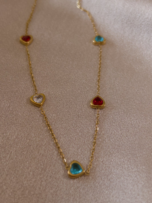 RENKLİ TAŞ KALPLİ KOLYE